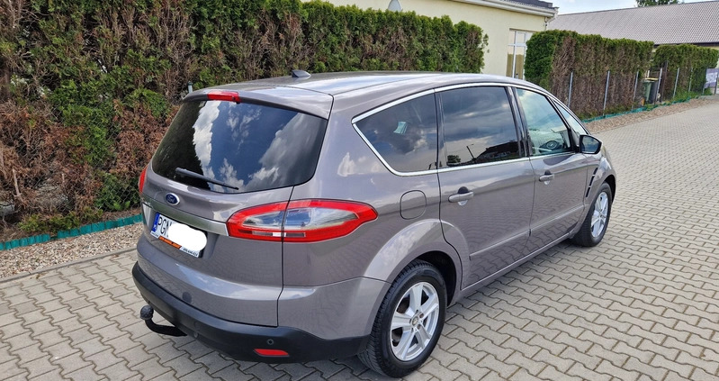 Ford S-Max cena 39900 przebieg: 235000, rok produkcji 2013 z Gniezno małe 211